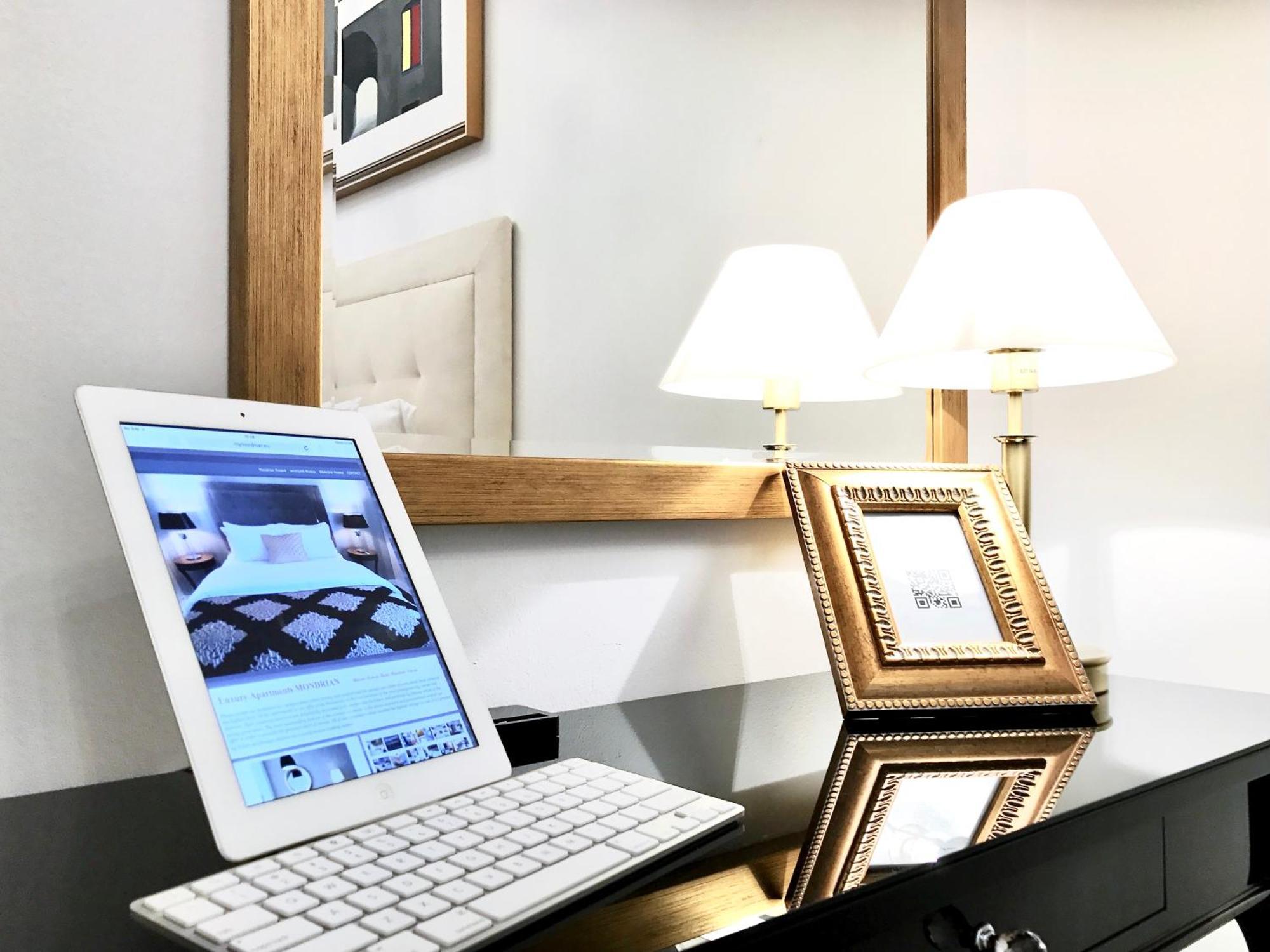 Mondrian Luxury Suites & Apartments Market Square I Warschau Zimmer foto